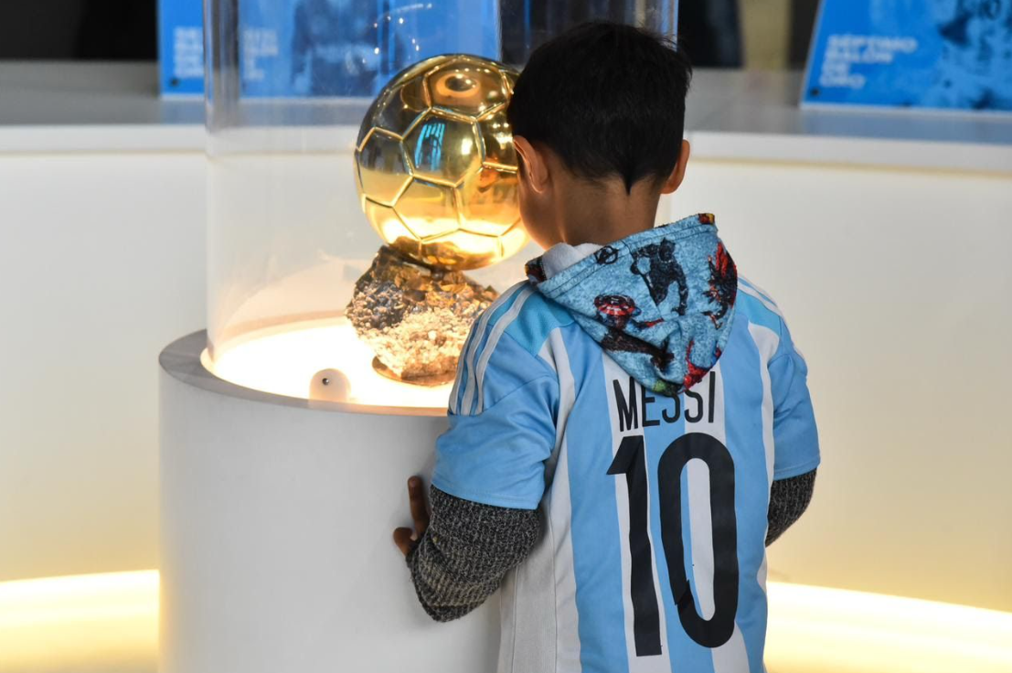Reconquista recibirá la muestra "Instantáneas de Gloria", un recorrido por la historia de Lionel Messi
