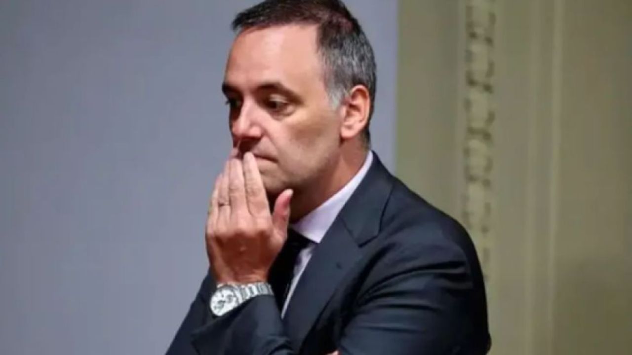 Manuel Adorni renunció al directorio de YPF